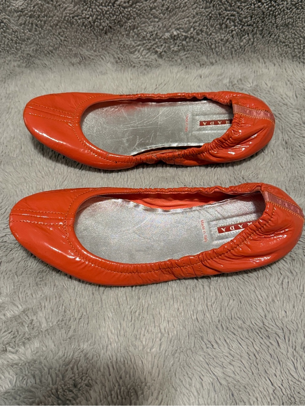 Prada Ballet Flats Womens 36.5 US 6.5 Orange Patent Leather Scrunch Slip Ons - Picture 3 of 13